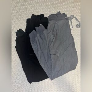 XXS figs Zamora Jogger in black and grey